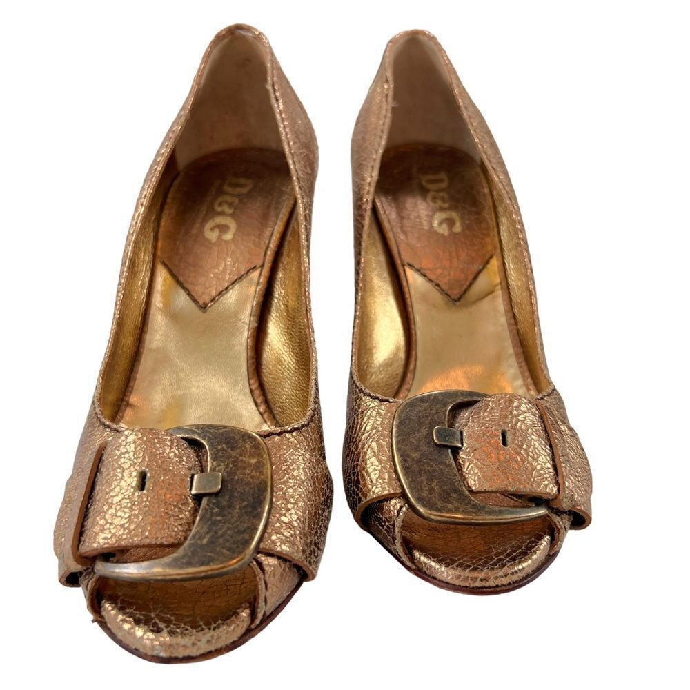 D&G Dolce & Gabbana Metallic Crackled Leather Buckle Pumps